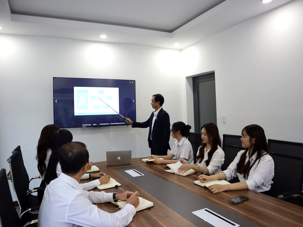 Luật sư rà soát hiện trạng pháp lý cho khách hàng cá nhân tại TPHCM