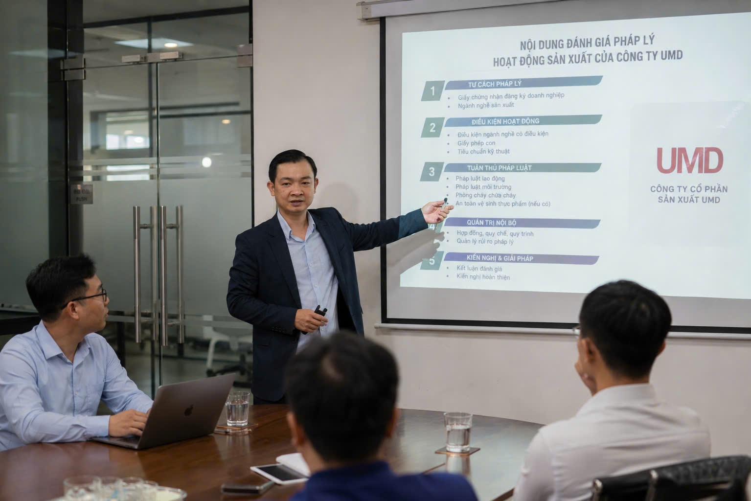 Luật sư TPHCM tư vấn và rà soát hợp đồng thương mại cho doanh nghiệp