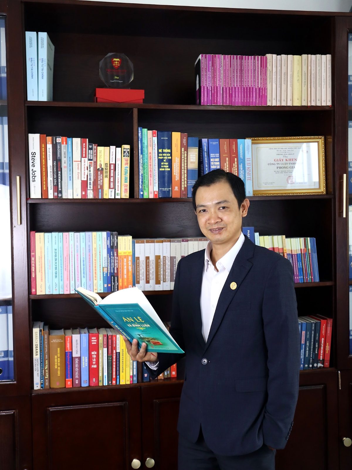Luat su Duy Minh nghien cuu tai lieu phap luat
