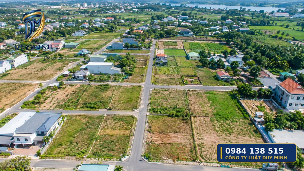Phân biệt giá trị pháp lý giữa sổ đỏ và sổ hồng qua các thời kỳ quản lý đất đai